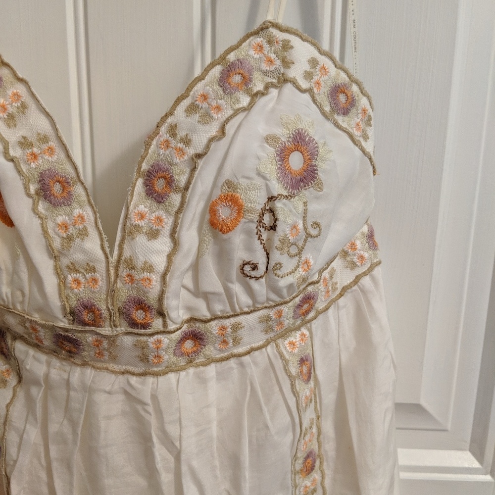 Spring embroisered dr ess